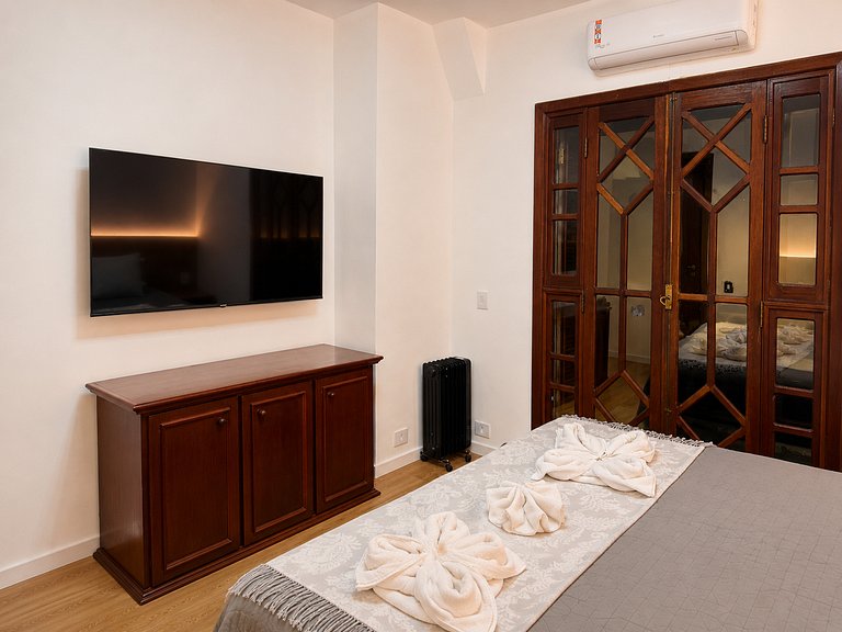 Lareira, cozinha completa e vista incrível no Home