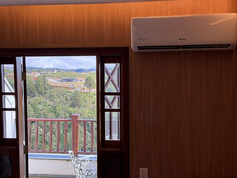 Lareira, cozinha completa e vista incrível no Home