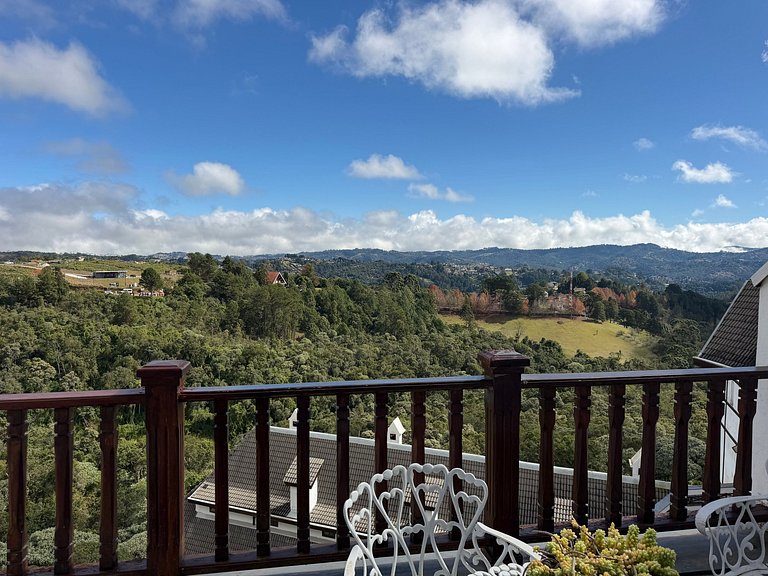 Lareira, cozinha completa e vista incrível no Home