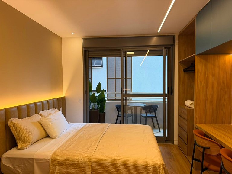 Studio Vila Madalena • Air Conditioning + Kitchen