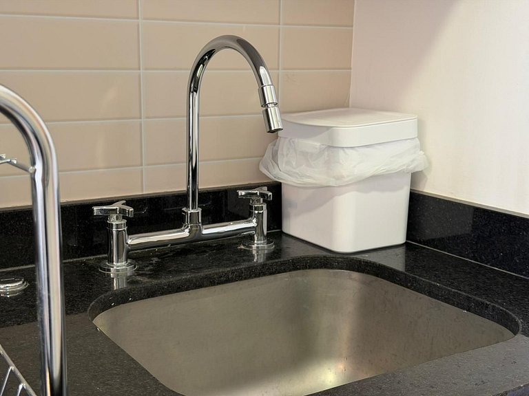 Studio com Ar-cond • Cozinha Completa