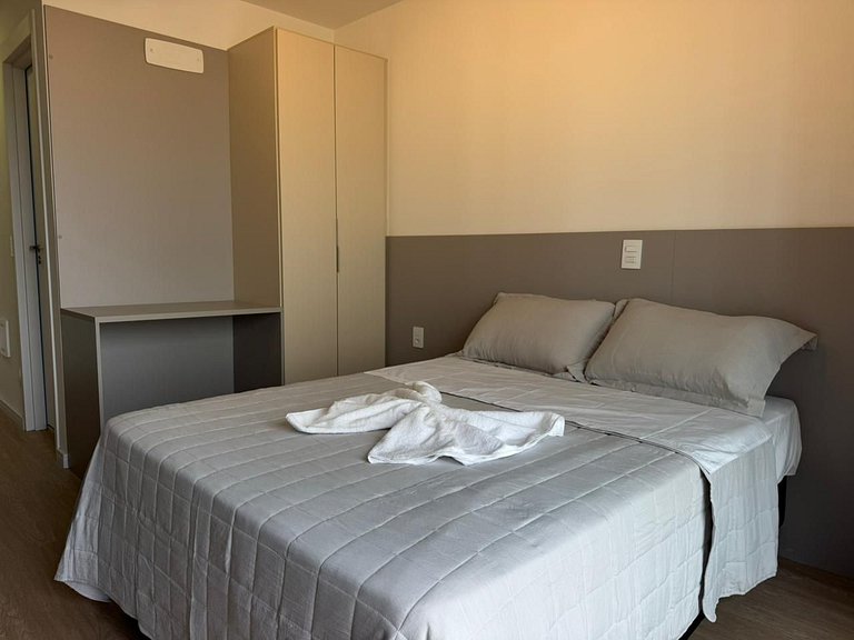 Studio com Ar-cond • Cozinha Completa