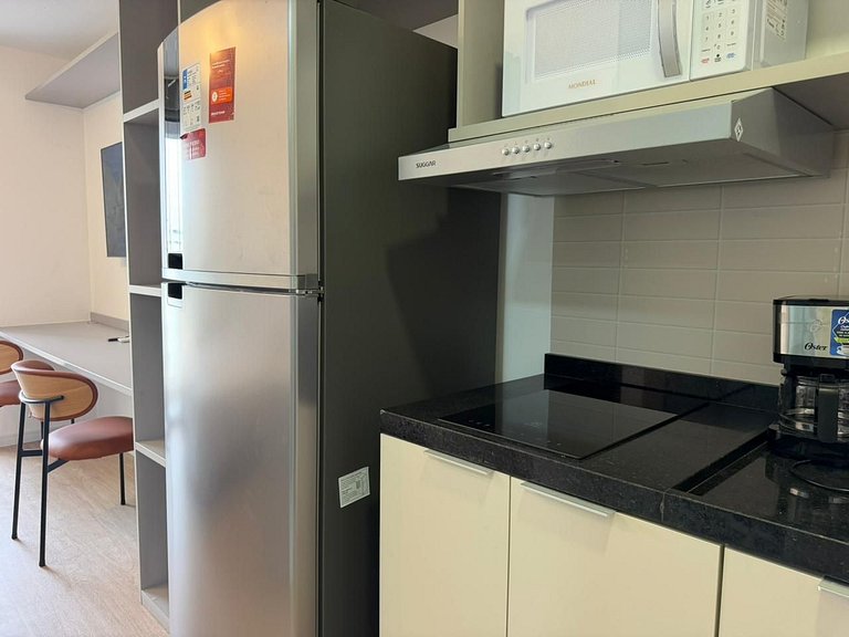 Studio com Ar-cond • Cozinha Completa