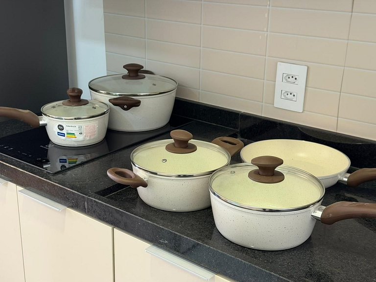 Studio com Ar-cond • Cozinha Completa