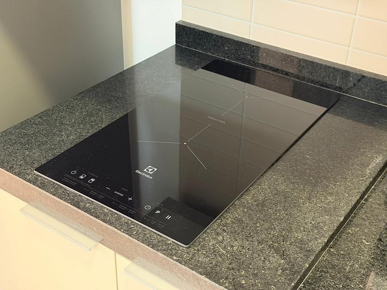 Studio com Ar-cond • Cozinha Completa