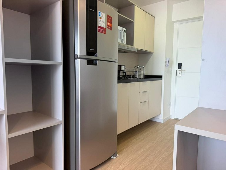 Studio com Ar-cond • Cozinha Completa