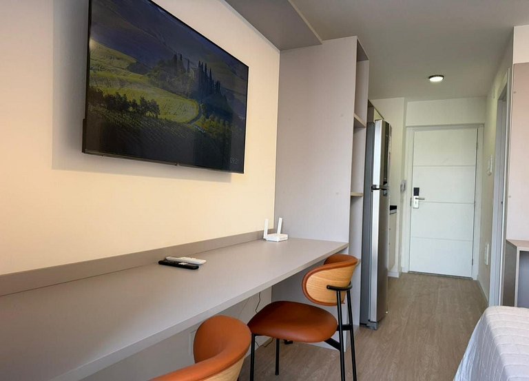 Studio com Ar-cond • Cozinha Completa