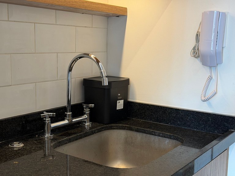 Studio na Vila Madalena • Cama Queen + Ar-cond