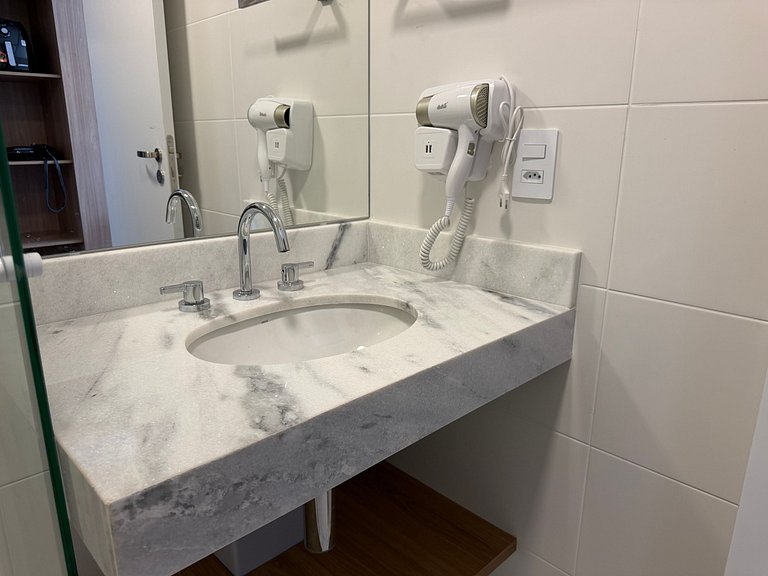 Studio na Vila Madalena • Cama Queen + Ar-cond