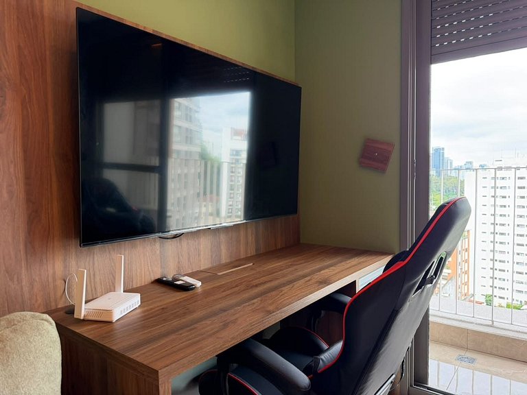 Studio con decoración moderna • Vila Madalena
